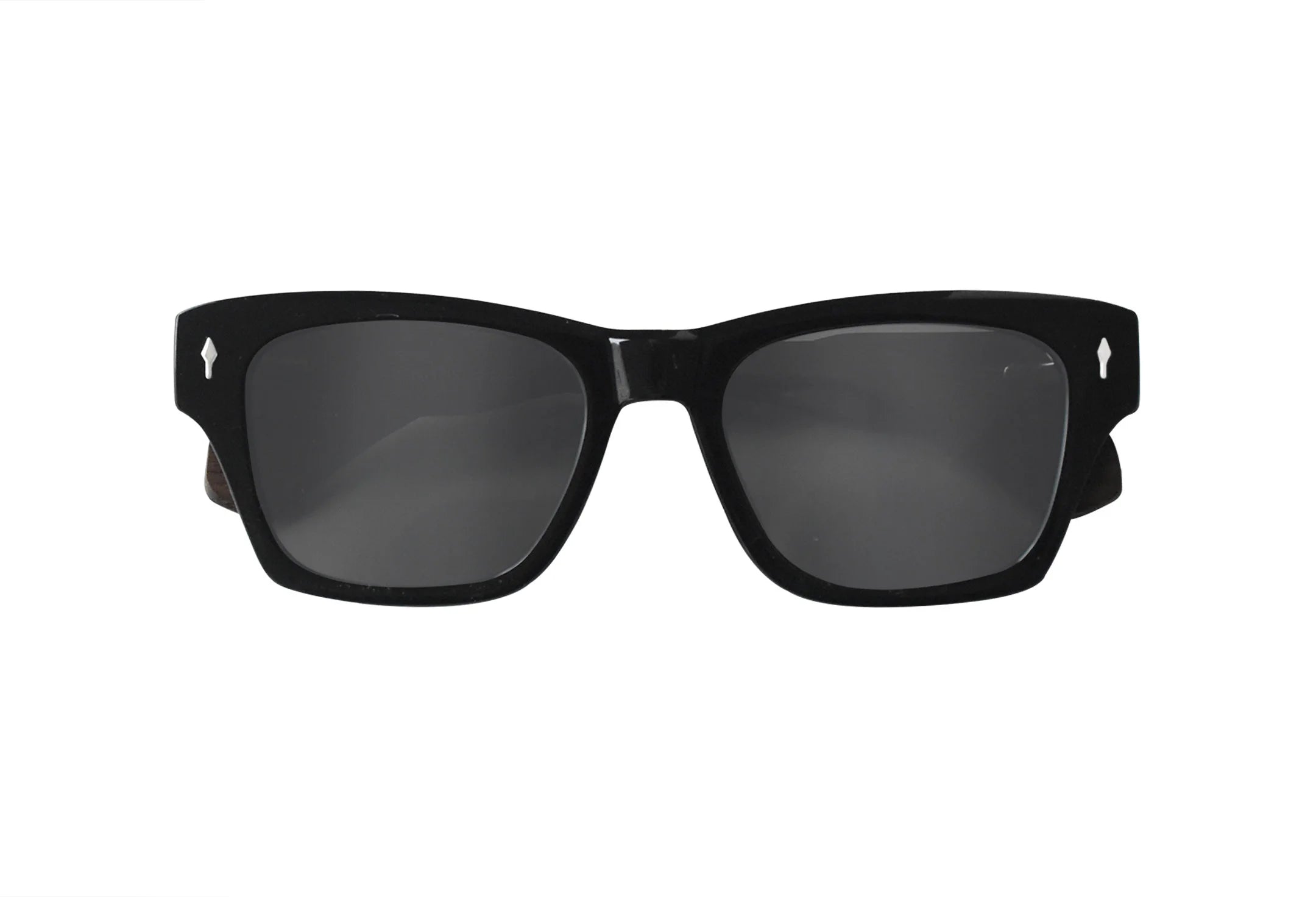 oculos-de-sol-de-bio-acetato-mesclado-em-madeira-Nikos-foco