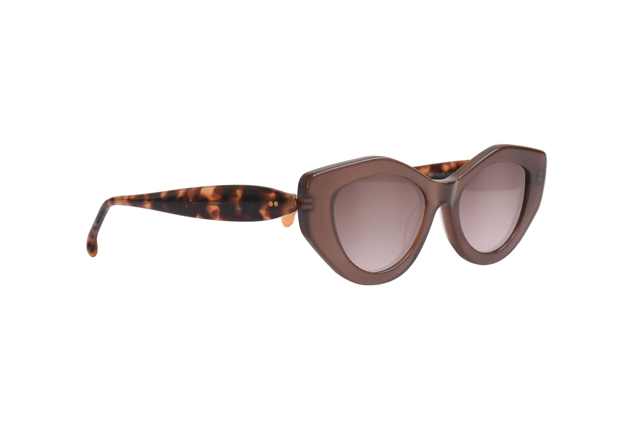 Óculos-de-sol-cat-eye-Olivia-marrom-lado